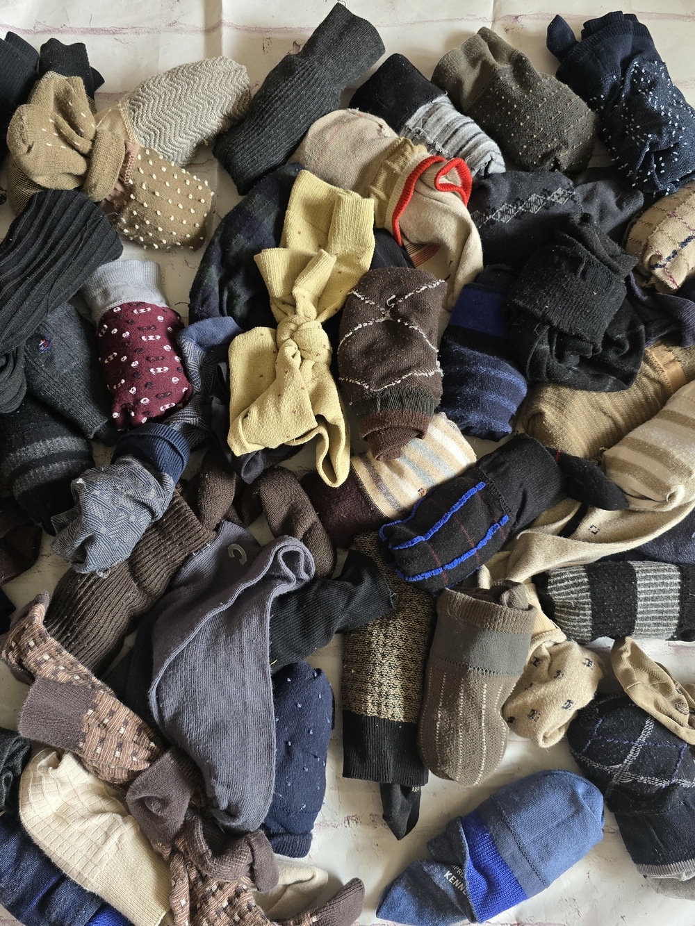 Men's Assorted Dress/Casual Socks - Various Colors & Patterns - Picture 3 of 4